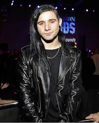 Pin By Grecia Yunitsi On Skrillex Skrillex Attractive Men Emo Boys