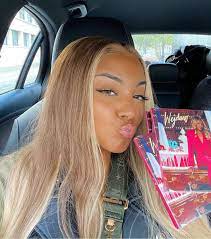 Elle accède à la notoriété en 2020 avec son titre rnb anissa, massivement partagé sur le réseau social tiktok et certifié disque de platine. Wejdene On Twitter Nananeh