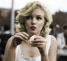 I capelli di alessia marcuzzi sono stati al centro dell'attenzione tanto quanto il. Alessia Marcuzzi Nuovo Taglio Di Capelli Biondo Platino Come Marilyn