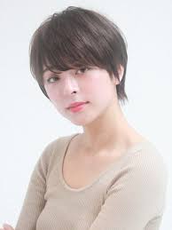40代におすすめのショートの髪型まとめ 小顔効果のあるおすすめヘアスタイル集 folk ショートカット 丸顔 ハンサムショート ヘアスタイル