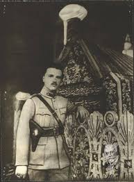 Ekrem Bugra Ekinci Osman Gazi Turbesinde Bir Yunan Subayi