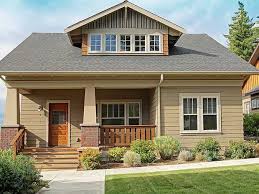 Pemilihan atap ramah lingkungan yang terbuat dari baja ringan, dinding kayu atau bambu, dan pemakaian material lama untuk membangun rumah merupakan contoh pembangunan ramah lingkungan. Desain Rumah Ramah Lingkungan