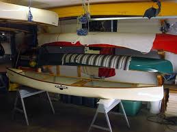 What is exact difference between a kayak and canoe?