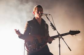 Vivido em ambiente de festa, o nos alive 2014 vai certamente deixar saudades e gratas memórias em todos os que passaram pelo passeio marítimo de algés. Arctic Monkeys 8 Amazing Moments At Nos Alive Festival