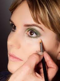 Ein concealer kommt in verschiedenen formen und farben, in flüssiger, cremiger oder fester konsistenz. Concealer Test 2021 Welcher Ist Der Beste Tipps Zum Auftragen