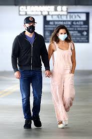 By meg bucholtz / april 9, 2020 11:35 am edt. Matt Damon Wife Luciana Barroso Hold Hands Wear Face Masks In L A Pic Hollywood Life