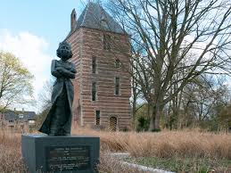 De afdamming van de rijn bij wijk bij duurstede had van de lek een grotere rivier gemaakt en de ontginning van het hollandse veengebied vroeg om een gedegen afwatering. Working Windmill In Ijsselstein Castle Tower Must See Holland