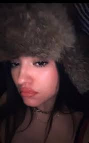 Hi everyone😁 plese help me to collect ideas💕 Im looking for some active  hobbies for winter here. I had an idea of fencing ( still in proccess ) but  i would like