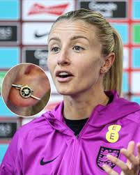 Leah Williamson was honoured before the match at Emirates Stadium this  afternoon for making her 250th appearance for The Arsenal last month ❤️ 📸  by Alex Burstow/Arsenal FC via Getty Images