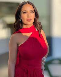 Salma hayek on the set of house of gucci in rome 04/22/2021. Salma Hayek At 54 At The 2021 Golden Globes Pics