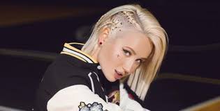 … певица отказала коллеге по цеху в записи совместного трека и обрушилась на нее с критикой. Klava Koka Ne Budet Sotrudnichat S Instasamka Posle Skandala S Vizazhistami