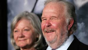 The film is in part seen through the video footage shot from the camera the officers carry wherever they go as well as by the cartel's own. Superman Und Network Schauspieler Ned Beatty Ist Tot