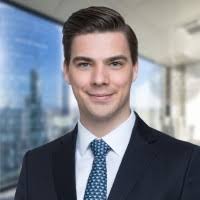 💚 Starting 2025 with incredible gratitude and excitement 💚 I am thrilled  to share that I have been promoted to Senior Associate at Hogan Lovells.  Hugely grateful for the support and mentorship