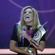 Helene fischer (born 5 august 1984) is a russian born german singer and entertainer. Echo 2014 Helene Fischer Raumt Ab Bunte De