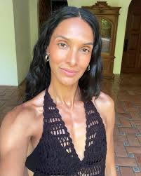 Sadie Burris's Instagram, Twitter & Facebook