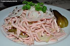 Rezept Fur Einen Schwabischen Wurstsalat Ohne Blutwurst Einfach Mit Lyoner Zwiebeln Und Gurken Wurstsalat Schwabischer Wurstsalat Wurstsalat Rezept
