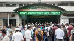 Woman dies in bus accident at Motijheel