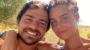 Quase a serem pais! Lourenço Ortigão mostra "barrigão" de Kelly Bailey