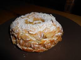 Delicieux Gateau A La Creme Au Beurre Praline Dessert Creme Pour Gateau Alimentation