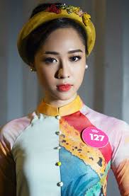 Nữ BTV VTV vừa được cầu hôn trên máy bay: Từng tặng hoa Tổng thống Trump