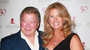 A pictorial and video celebration of history's coolest kids shatner looks a lot like chris pine. William Shatner Ist Nach 18 Jahren Ehe Offiziell Geschieden Promiflash De