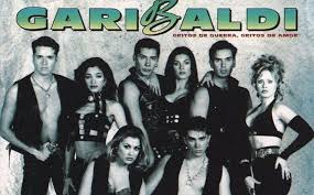 Sergio mayer que conoció a xavier hace casi 40 años, tenía una hermandad especial con él y en su intervención recordó que fue él quien lo llamó para decirle que había un espacio en garibaldi y cundo mayer se fue de aventurera, él personalmente lo presentó con las productoras para que tomara el papel de bugambilia. Garibaldi Esto Paso Con Los Primeros Integrantes Del Grupo