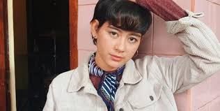 Kebanyakan pria memilih jalan pintas dengan memotong pendek rambut mereka. Laura Theux Rela Potong Rambut Untuk Dalami Peran Calon Taruni Polri Go Happy Live