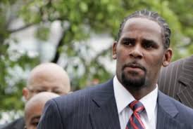 Cantor R. Kelly condenado a 20 anos de prisão por pornografia infantil nos  EUA