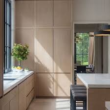 Transitional Georgian Sbp Homes Sound Beach Partners Modern Oak Kitchen White Oak Kitchen Oak Kitchen Cabinets