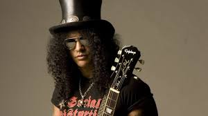 Перевод слова slash, американское и британское произношение, транскрипция, словосочетания, однокоренные слова, примеры использования. Slash Reveals The Story Behind His Infamous Top Hat