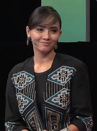 Dari novelis terkenal iaitu sharifah abu salem. Siti Elizad Wikiwand