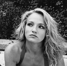 Trombettista jazz miles davis eseguita sulla colonna sonora del film, musica di siesta, che è stato scritto e organizzato da un frequente collaboratore di davis marcus miller. Ellen Barkin Ellen Barkin Ellen Burstyn Megan Fox Pictures