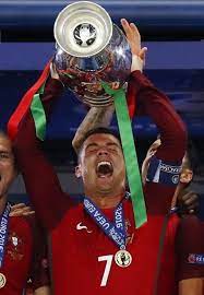 La magia del calcio ci regala spesso delle favole calcistiche irripetibili o quasi. Portogallo Francia 1 0 Ronaldo Vince Gli Europei 2016 E Eder Lancia Nella Storia I Lusitani La Repubblica