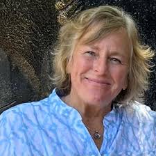 What groceries are difficult to receive in the Bahamas?