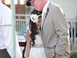 Unser trägerloses spitzenkleid sue, das wir auch als plus size hochzeitskleid führen, wurde hier eindrucksvoll mystisch in szene gesetzt. Die Hochzeit Eines 11 Jahrigen Madchens Woman At