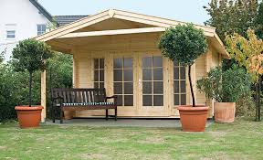 Mit Einem Bausatz Kann Auch Ein Laie Ein Gartenhaus Schnell Aufbauen Wir Erklaren Was Sie Beim Kauf Ein Gartenhaus Bausatz Gartenhaus Selber Bauen Gartenhaus