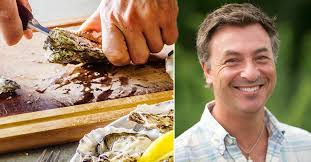 Tareq Taylor tävlar i ostronöppning i Grebbestad