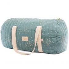 Bagage à main ou valise on a tous nos petites habitudes, voici ce que contient un sac de voyage d'une fille. Une Selection De Sacs Week End Pour Enfant Berceau Magique