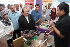 7 menteri, 6 timbalan sedang kuarantin. Yb Tuan Shamsul Timbalan Menteri Industri Utama Melawat Demonstrasi Dan Pameran Lkm Sempena Program Sayangi Komoditi