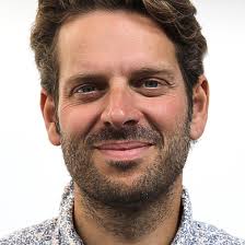 Roger Buch: Kære journalister. I larmer for meget