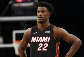 Un uomo furente, animoso, che incalza i suoi. Heat Jimmy Butler Charges 20 For A Cup Of Coffee In The Nba Bubble