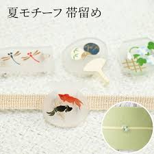 夏モチーフ帯留め うちわ 朝顔 とんぼ 金魚：つゆくさ公式通販サイト