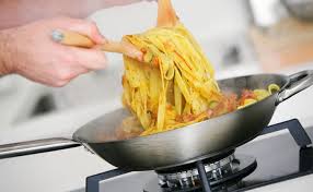 Primero se cocina la salsa y luego se cuece la pasta. 4 Secretos Para Cocinar La Pasta Perfecta Como Cocinar La Pasta