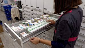Plus précisément, les médicaments dangereux sont les bloqueurs des canaux calciques (norvasc, plendil, auronal, etc.) et les antibiotiques tels que l'érythromycine et la clarithromycine. Consultez La Liste 2020 Des Medicaments A Eviter Selon La Revue Prescrire