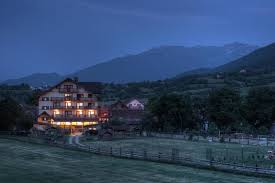 It is located near the piatra craiului mountains, which are part of the southern carpathians mountains range. Pensiunea Hora Cu Brazi ZÄƒrnesti Aktualisierte Preise Fur 2021