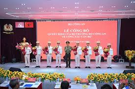 8 lãnh đạo chủ chốt của MobiFone được phong cấp bậc hàm sau ...