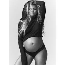 Video za mwanamitindo sanchi zimevuja fanya kunifollow kwenye instagram account @online jango. Picha Za Ciara Na Familia Wakiwa Nusu Watupu Zazua Utata Bongo5 Com