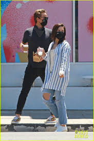 Explore tweets of grant hughes @gt_hughes on twitter. Full Sized Photo Of Sophia Bush Grabs Lunch With Boyfriend Grant Hughes In Venice 03 Photo 4469716 Just Jared