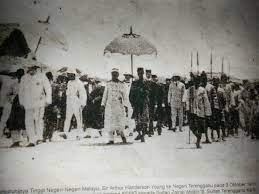 Selain itu, sultan zainal abidin juga merombak adat dan pemerintahan kerajaan, menjadikan syariat islam sebagai dasar. Terengganu Yang Diselubungi Zikrullah Zaman Sultan Zainal Abidin Iii