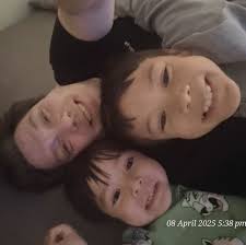 IK Starts Julekalender 🎄 1. desember Jasper har fått æren av å sette  stjernen på toppen av treet, og gutta er klare for å feire første søndag i  advent ✨ Dagens konkurranse: "